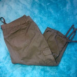 St Johns Bay cargo Capri plus pants